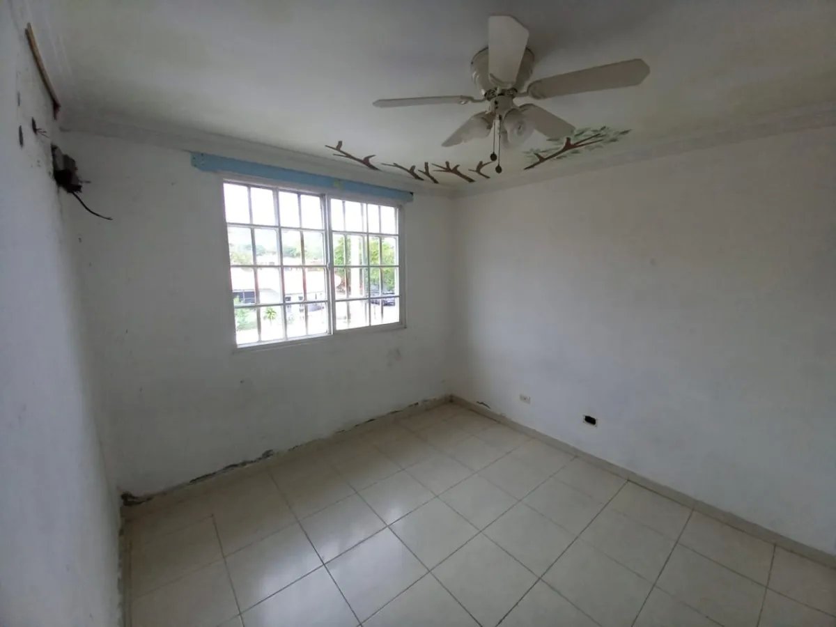 Venta de casa reposeída en Villa Lucre, Paseo Real
