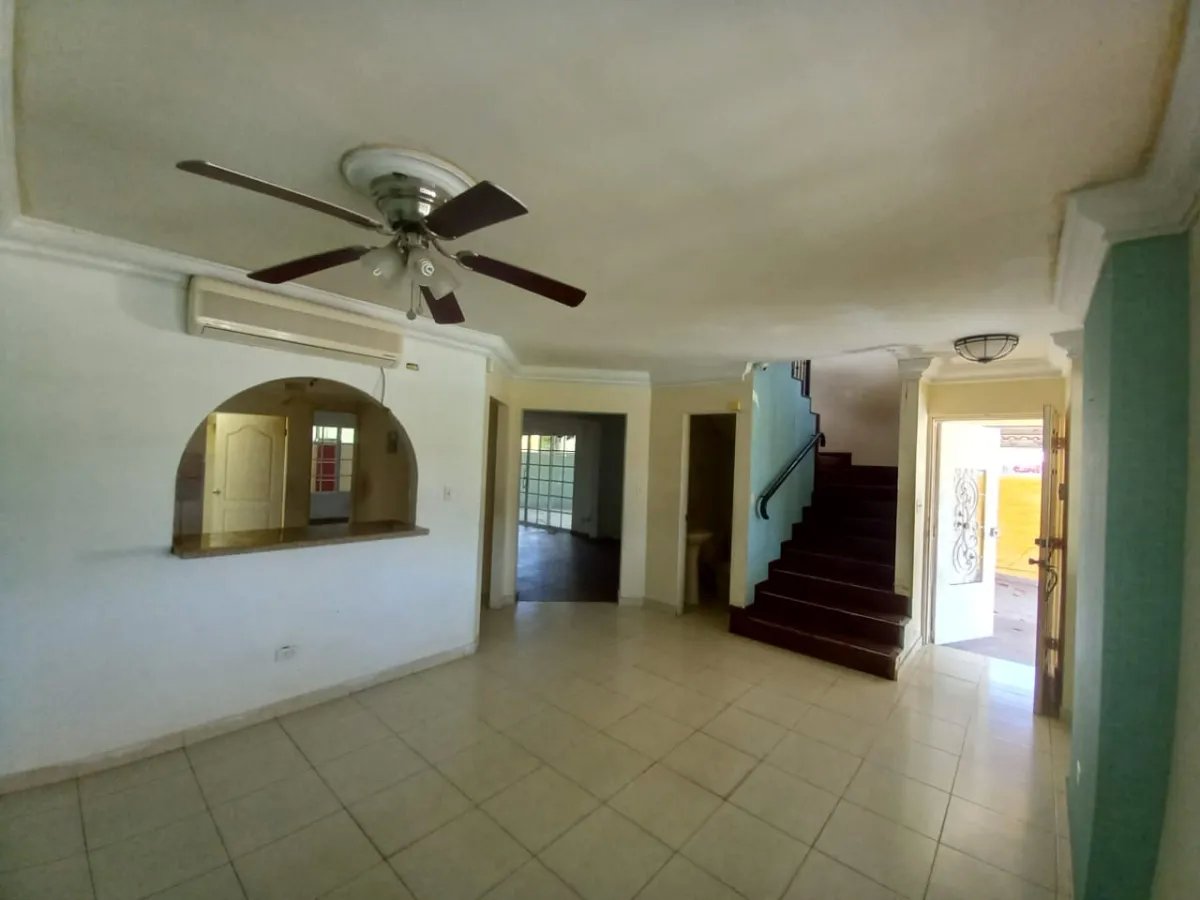 Venta de casa reposeída en Villa Lucre, Paseo Real