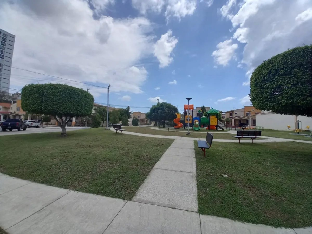 Venta de casa reposeída en Villa Lucre, Paseo Real