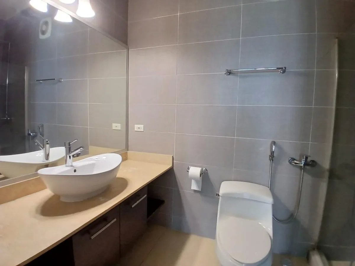 Apartment For Rent in avenida balboa