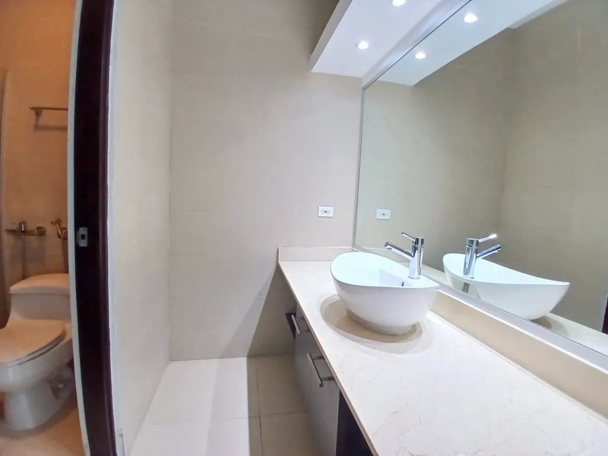 Apartment For Rent in avenida balboa