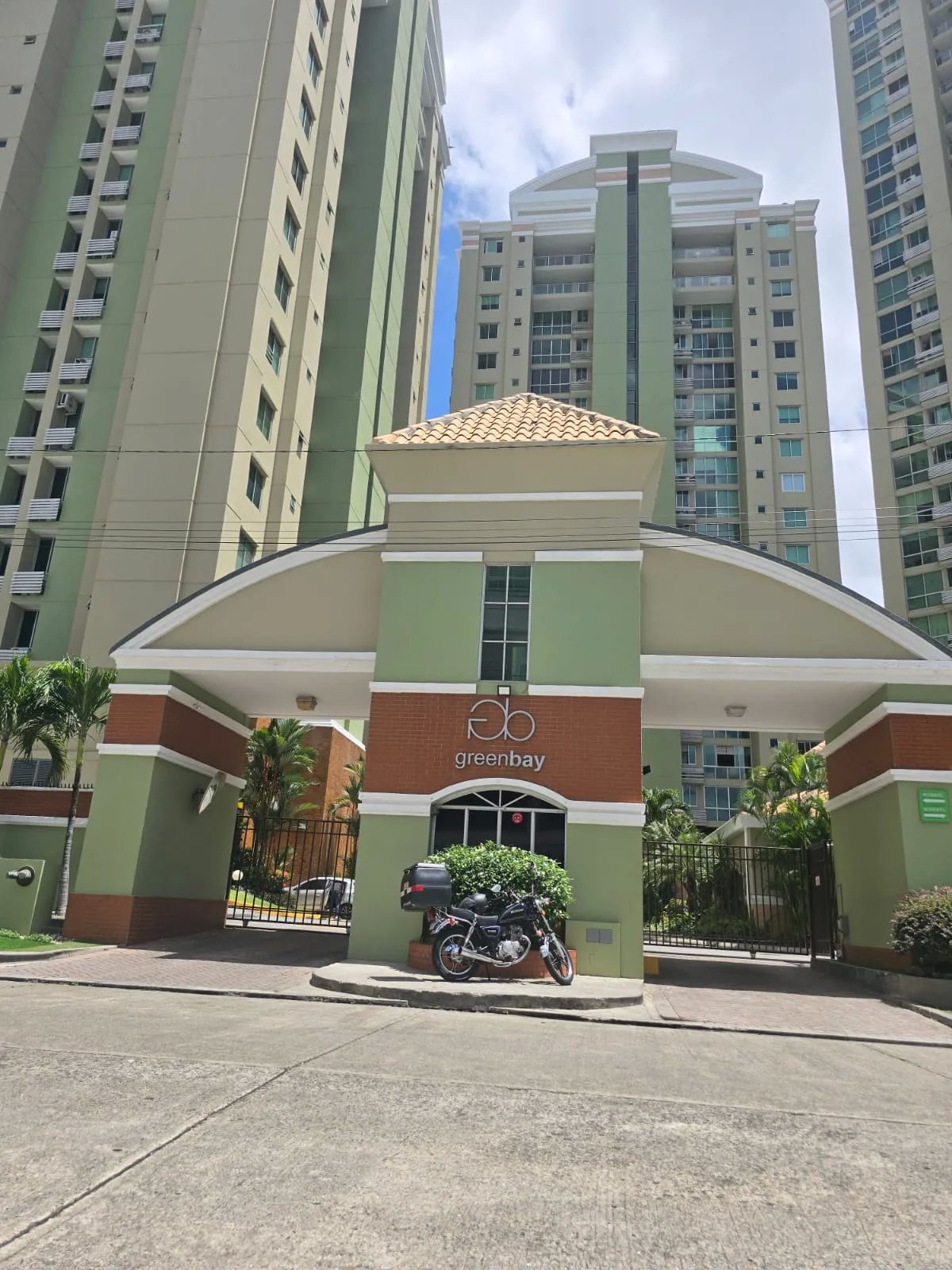 Venta de hermoso apartamento en P.H. Green Bay en Costa Del Este ( B/ ...