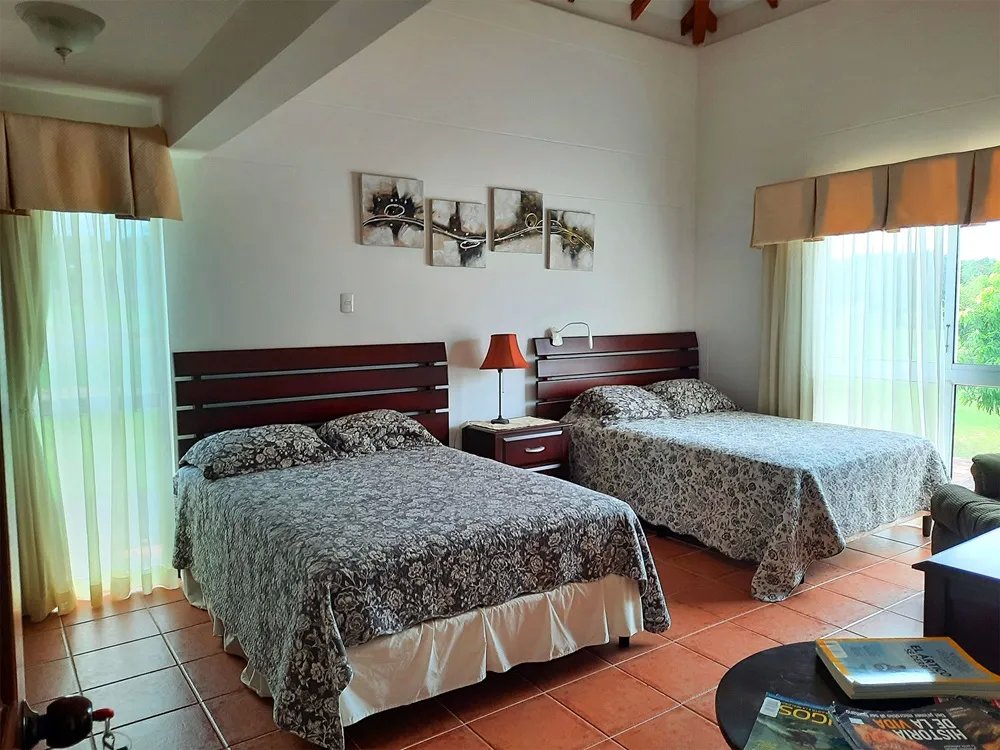 Se vende hermosa casa unifamiliar  en $350,000. ubicada en Villas del Decameron, Villa 292