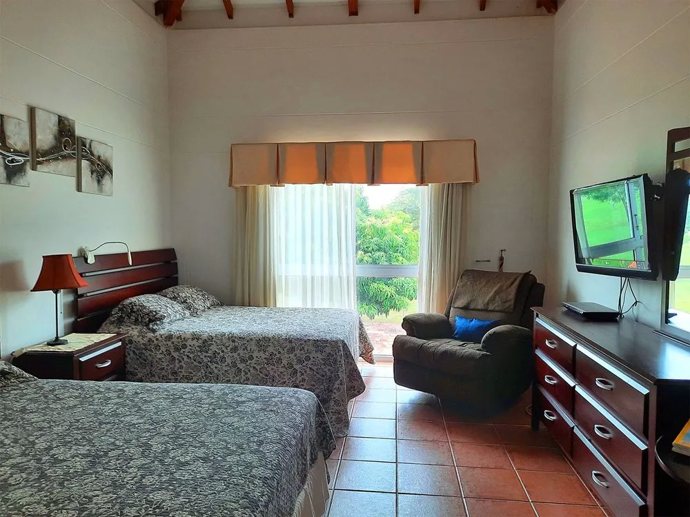 Se vende hermosa casa unifamiliar  en $350,000. ubicada en Villas del Decameron, Villa 292