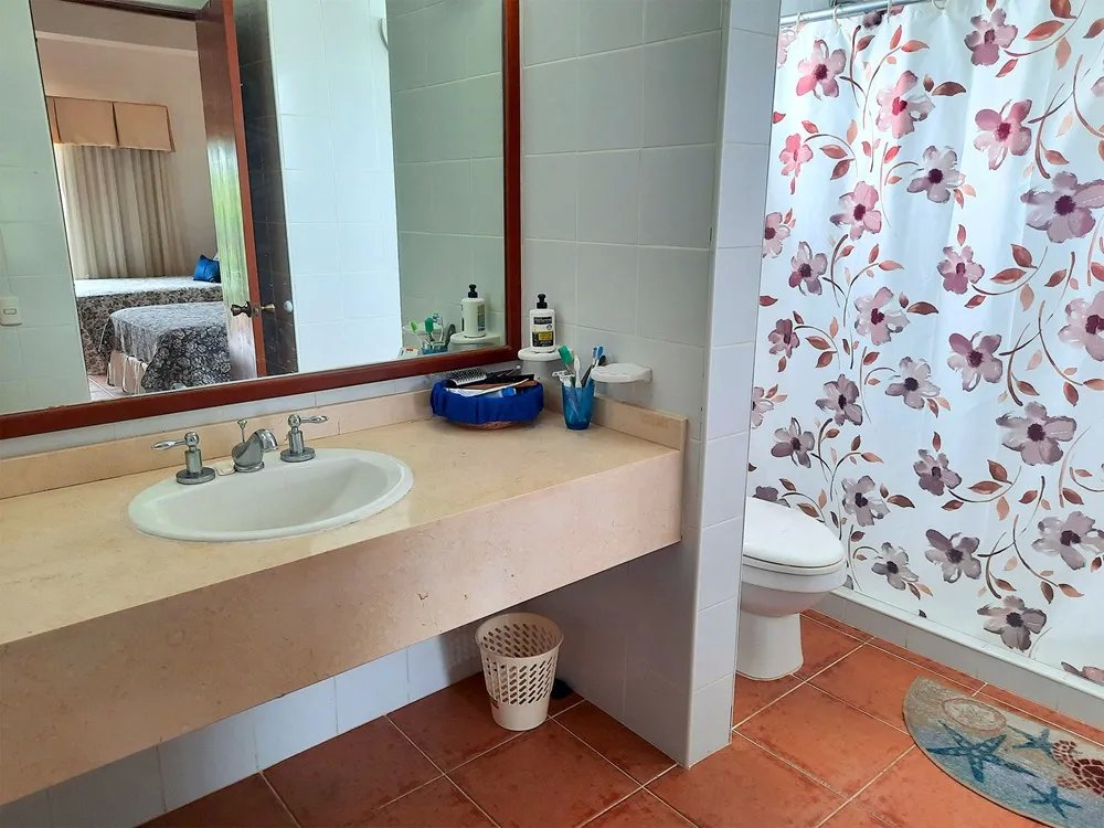 Se vende hermosa casa unifamiliar  en $350,000. ubicada en Villas del Decameron, Villa 292