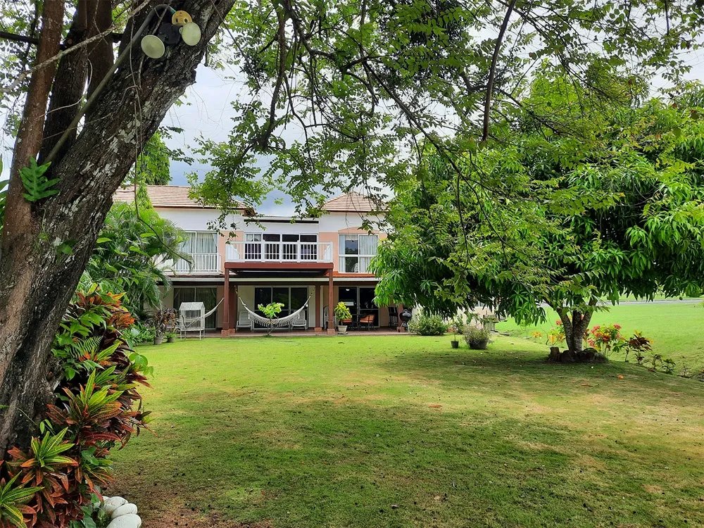 Se vende hermosa casa unifamiliar  en $350,000. ubicada en Villas del Decameron, Villa 292