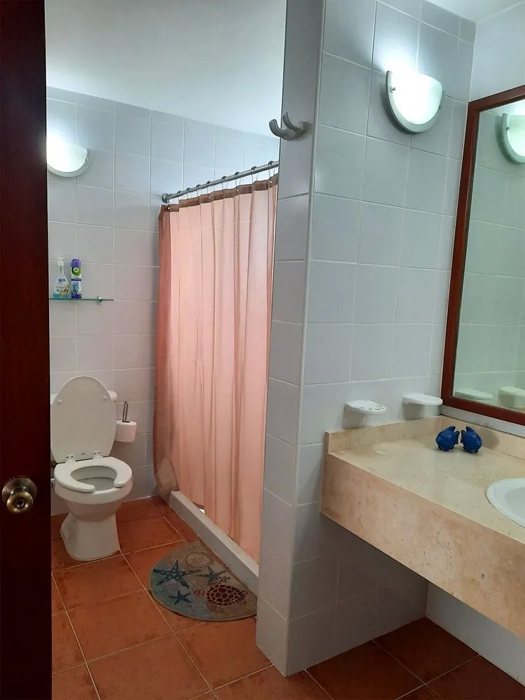 Se vende hermosa casa unifamiliar  en $350,000. ubicada en Villas del Decameron, Villa 292