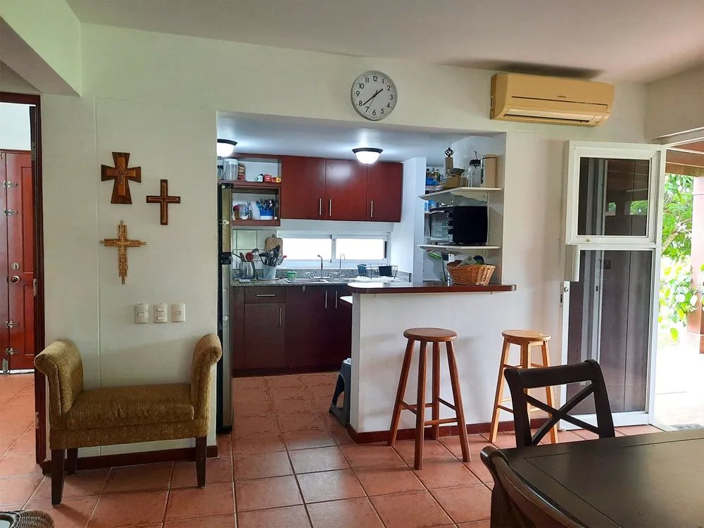 Se vende hermosa casa unifamiliar  en $350,000. ubicada en Villas del Decameron, Villa 292