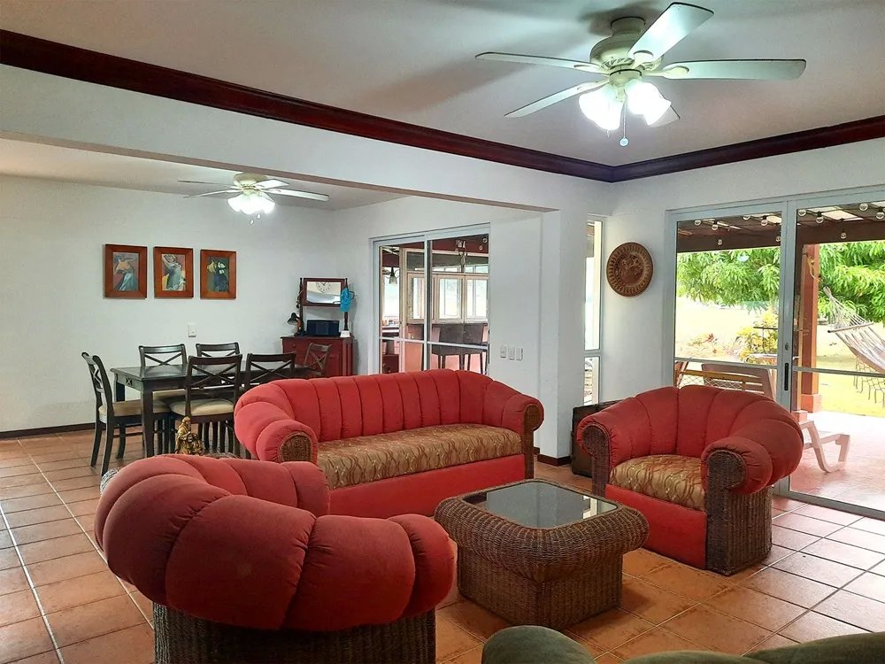 Se vende hermosa casa unifamiliar  en $350,000. ubicada en Villas del Decameron, Villa 292