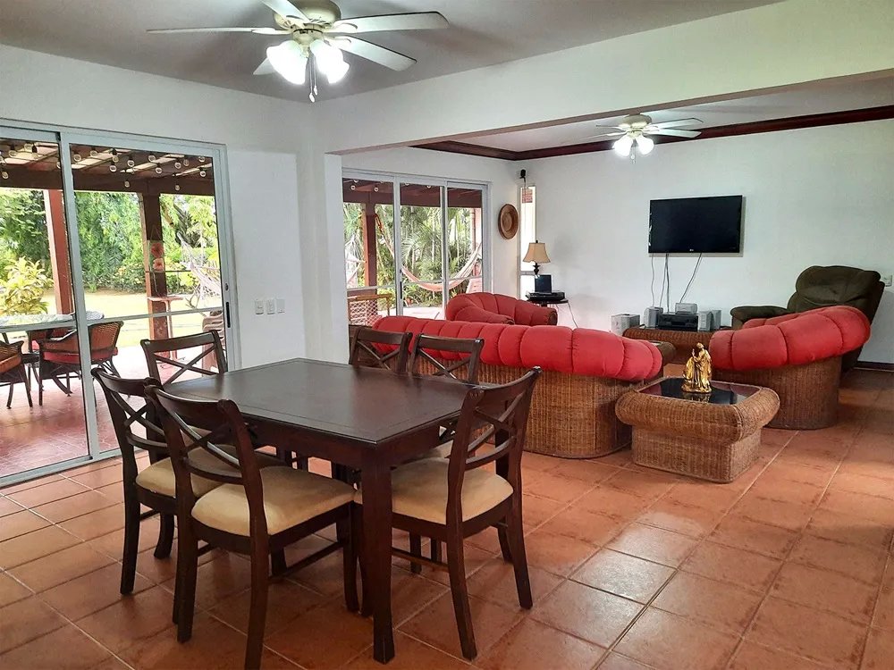 Se vende hermosa casa unifamiliar  en $350,000. ubicada en Villas del Decameron, Villa 292