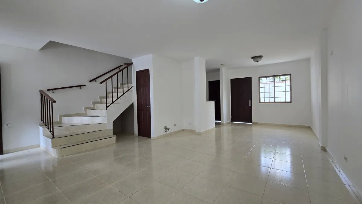Duplex For Sale in Las Cumbres