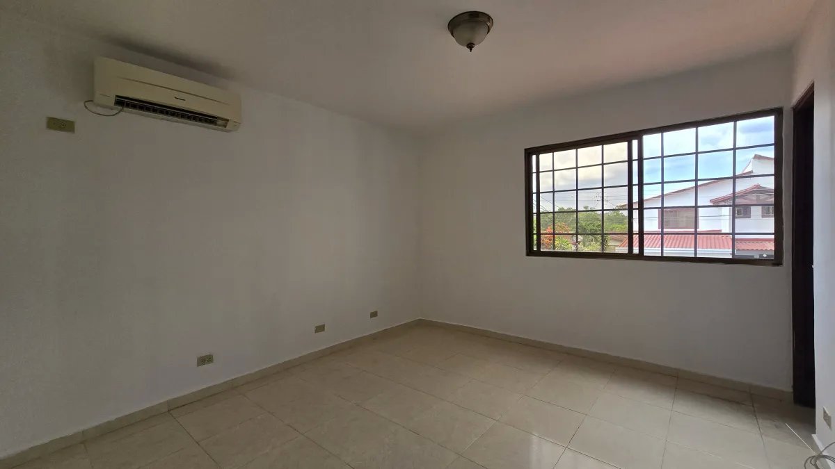 Duplex For Sale in Las Cumbres