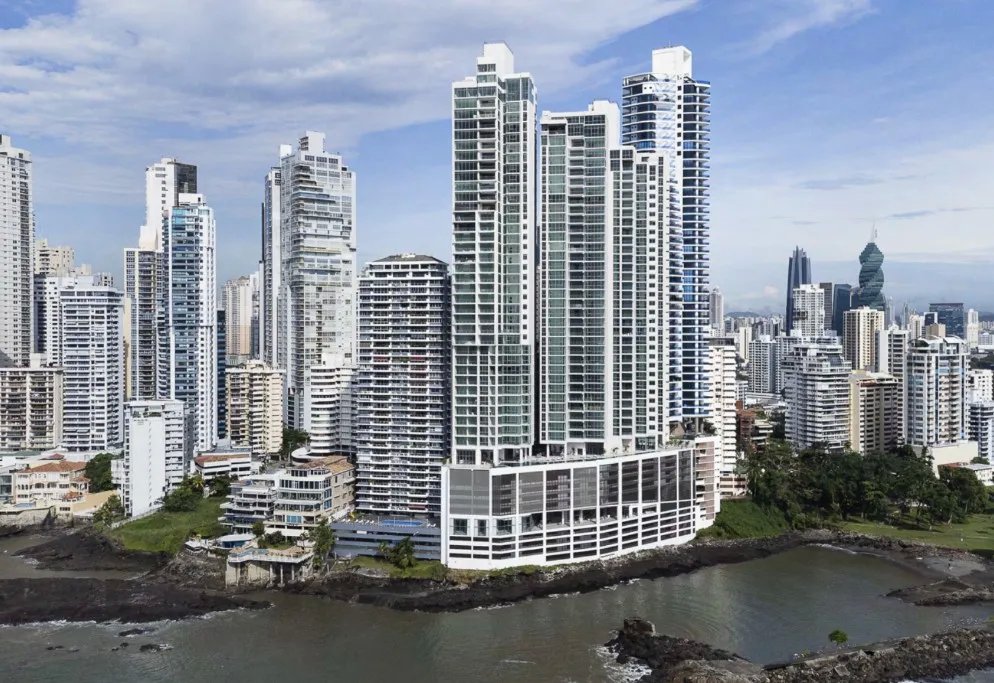 Apartment For Sale in Sea Point, Calle Heliodoro Patiño