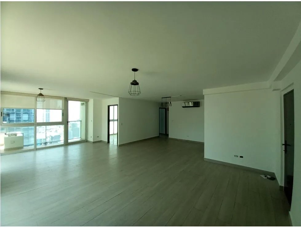 Venta de Apartamento Reposeído en Avenida Balboa, PH Belle View