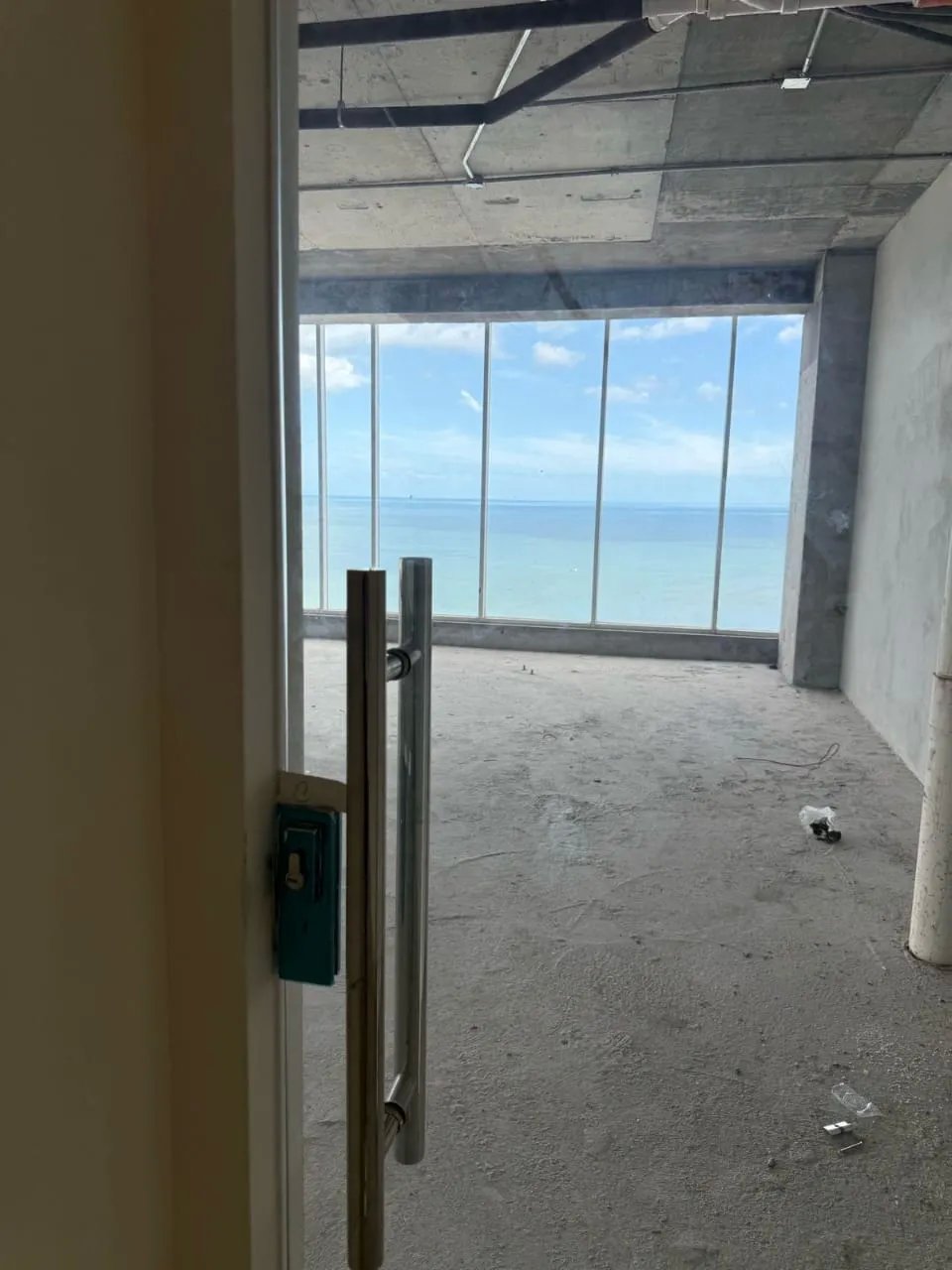 Se vende local comercial en Avenida Balboa