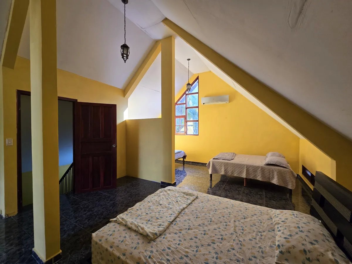 Venta de Casa y terreno en Villa Cárdenas, Las Cumbres