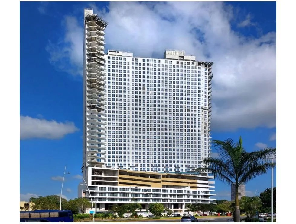 Apartment For Sale in Avenida Balboa