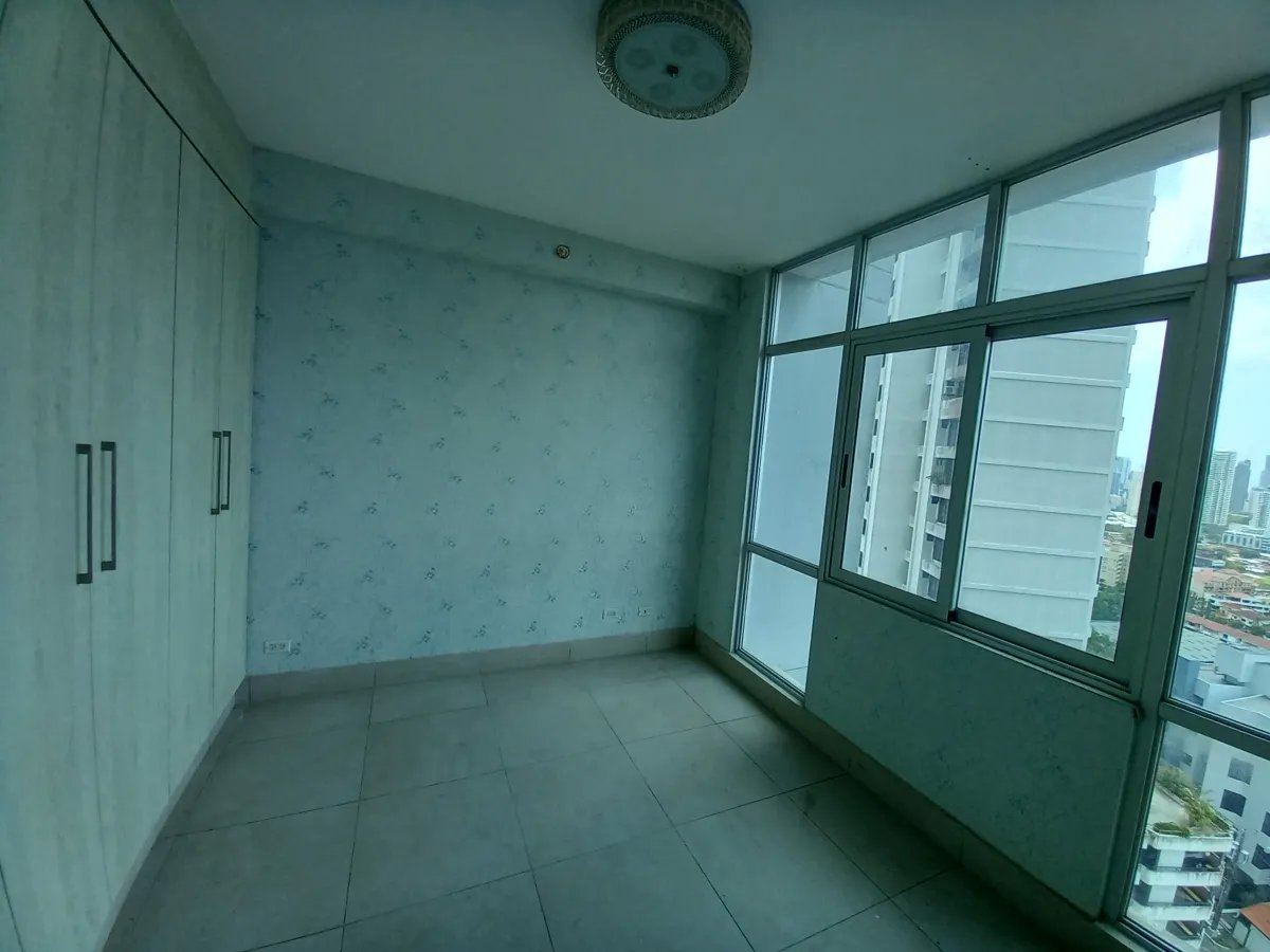 Apartment For Sale in Calle Dos Mares