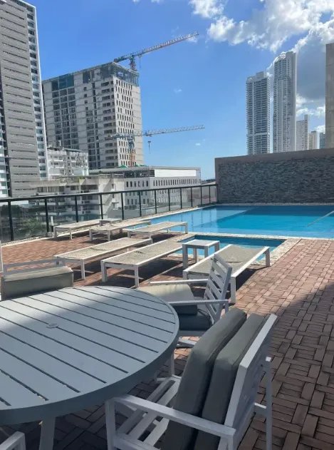 Apartment For Sale in Avenida Balboa
