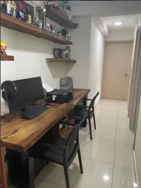 Apartment For Sale in Avenida Balboa