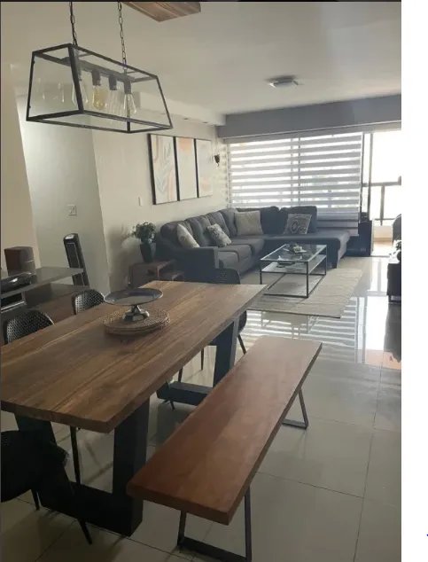 Apartment For Sale in Avenida Balboa