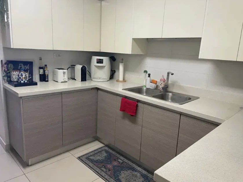 Apartment For Sale in Avenida Balboa