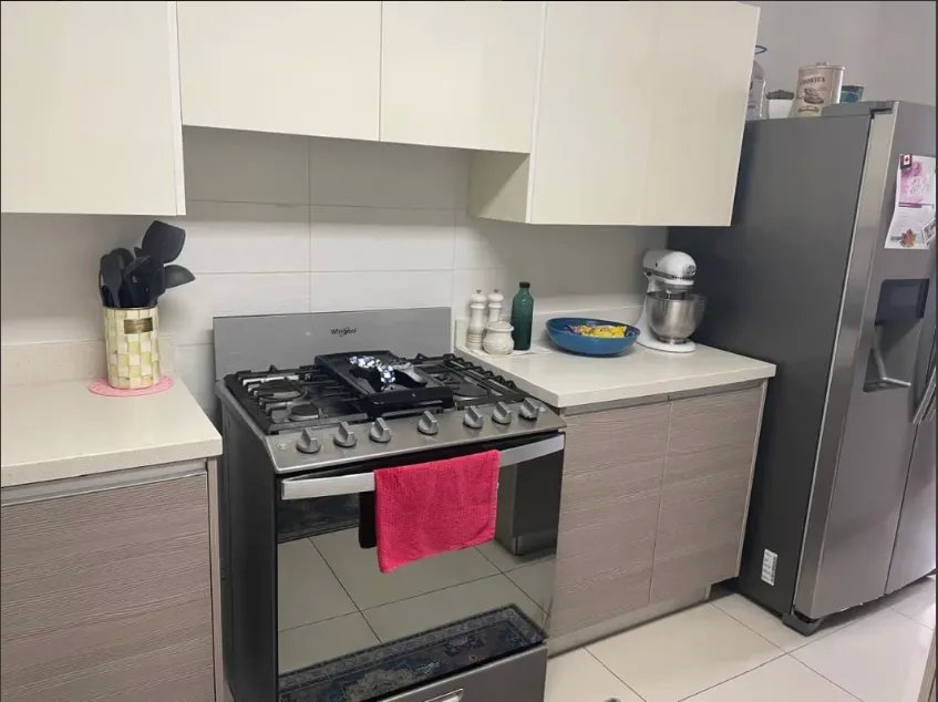 Apartment For Sale in Avenida Balboa
