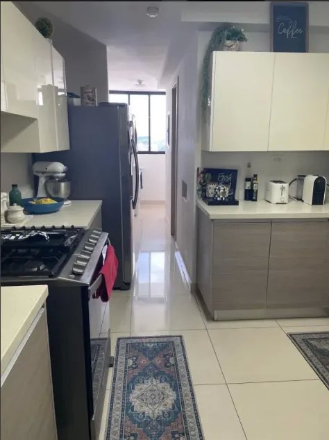 Apartment For Sale in Avenida Balboa
