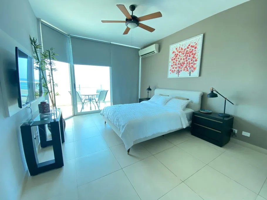 Alquiler de apartamento en Avenida Balboa, frente al mar