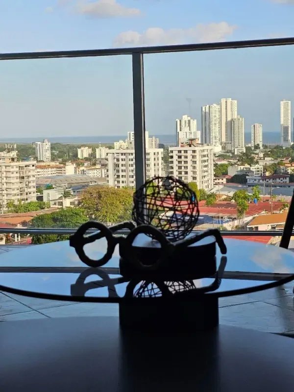 Apartment For Sale in Avenida Balboa