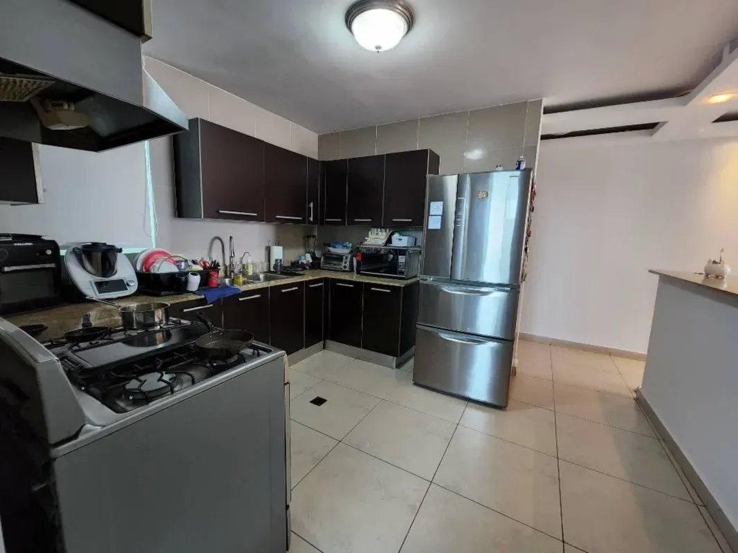 Apartment For Sale in Avenida Balboa