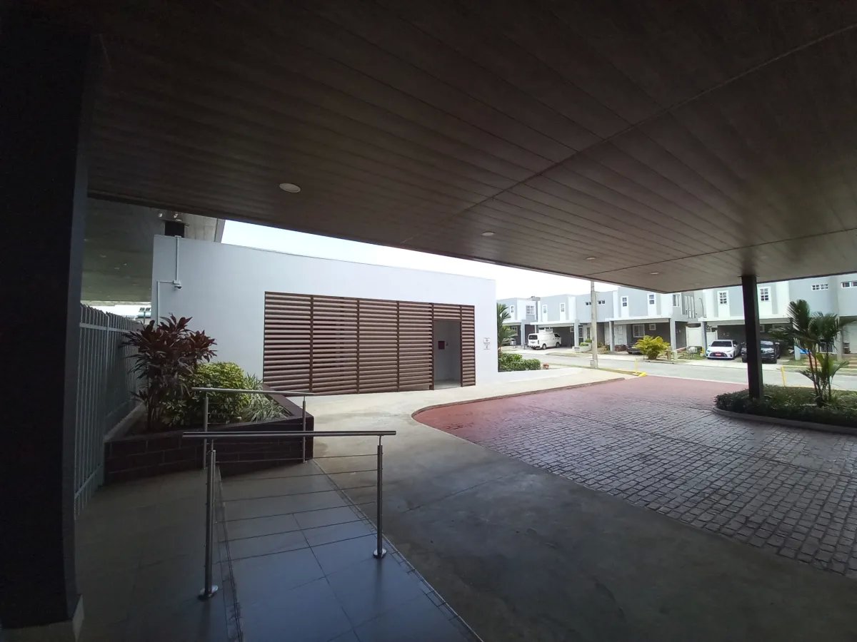 Venta de casa reposeída, Paseo del Norte, PH Victoria, Brisas del Golf