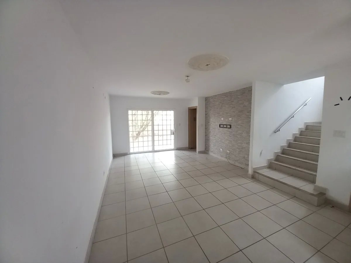Venta de casa reposeída, Paseo del Norte, PH Victoria, Brisas del Golf