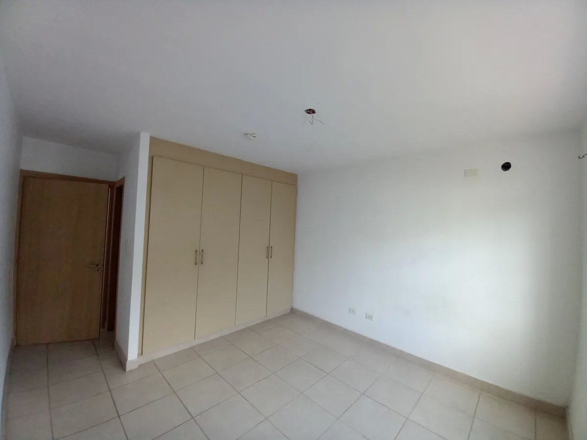 Venta de casa reposeída, Paseo del Norte, PH Victoria, Brisas del Golf