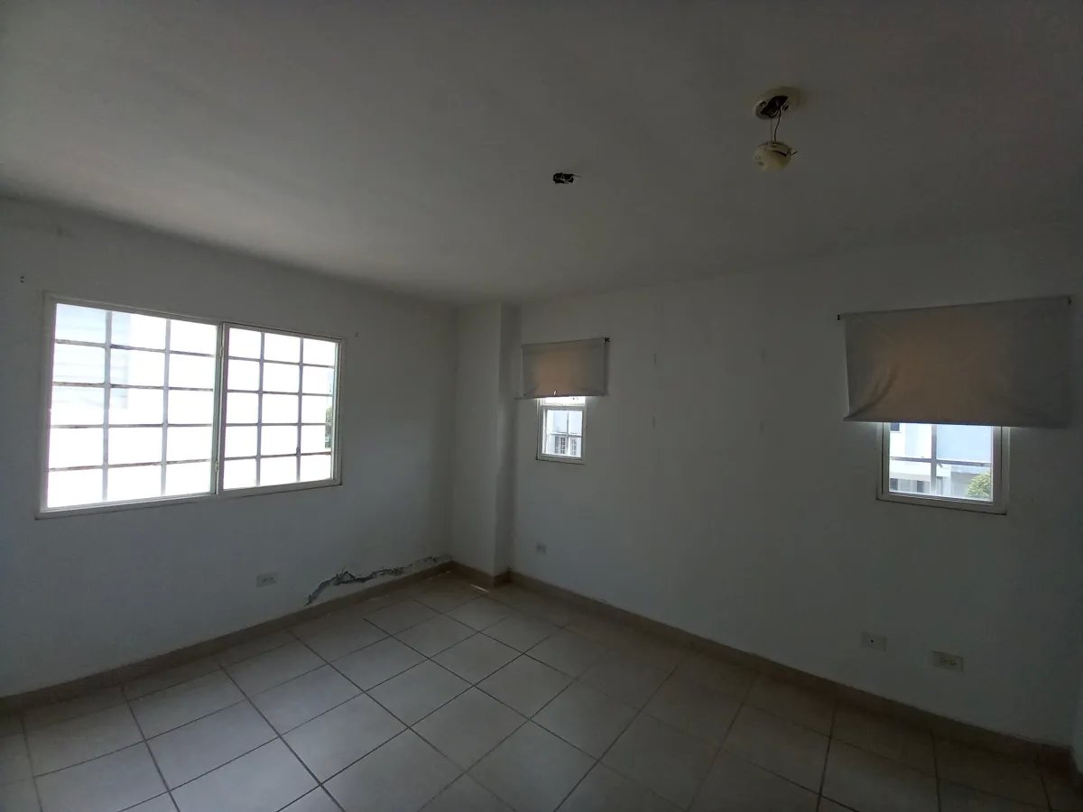 Venta de casa reposeída, Paseo del Norte, PH Victoria, Brisas del Golf