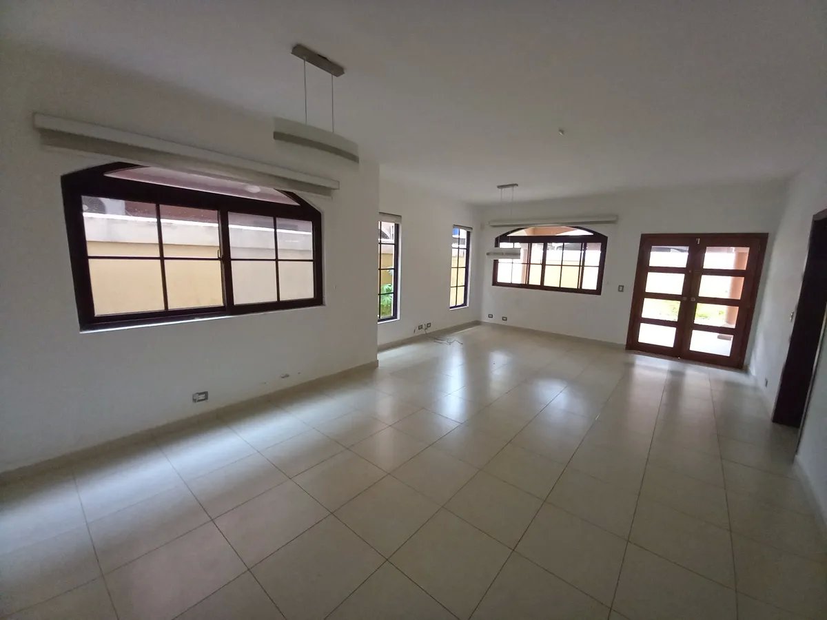 Venta de casa reposeída PH El Doral, Costa Sur