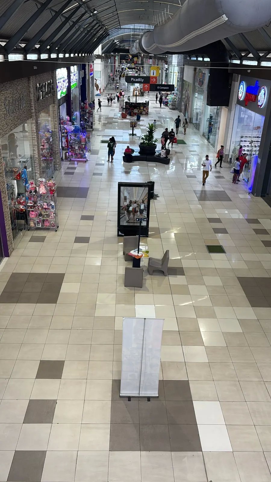 Alquiler de local comercial en Megamall, Panamá Este