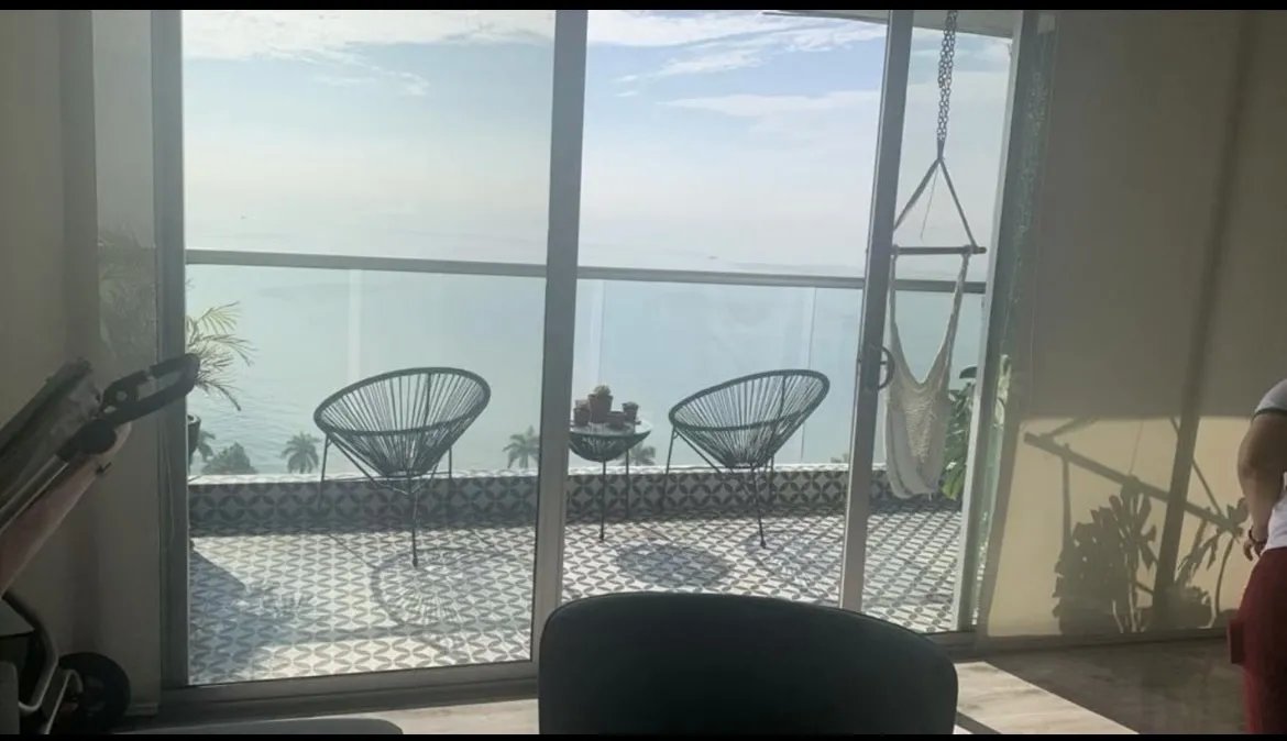 Apartment For Sale in Avenida Balboa
