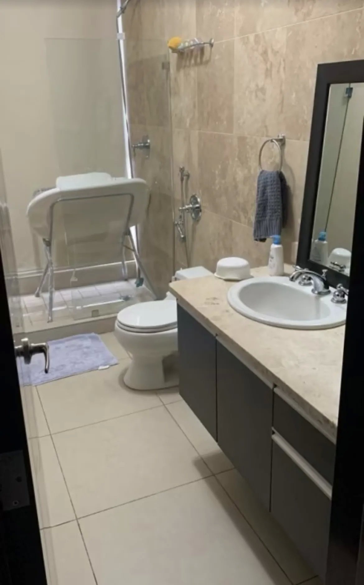 Apartment For Sale in Avenida Balboa
