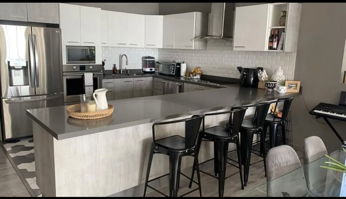 Apartment For Sale in Avenida Balboa