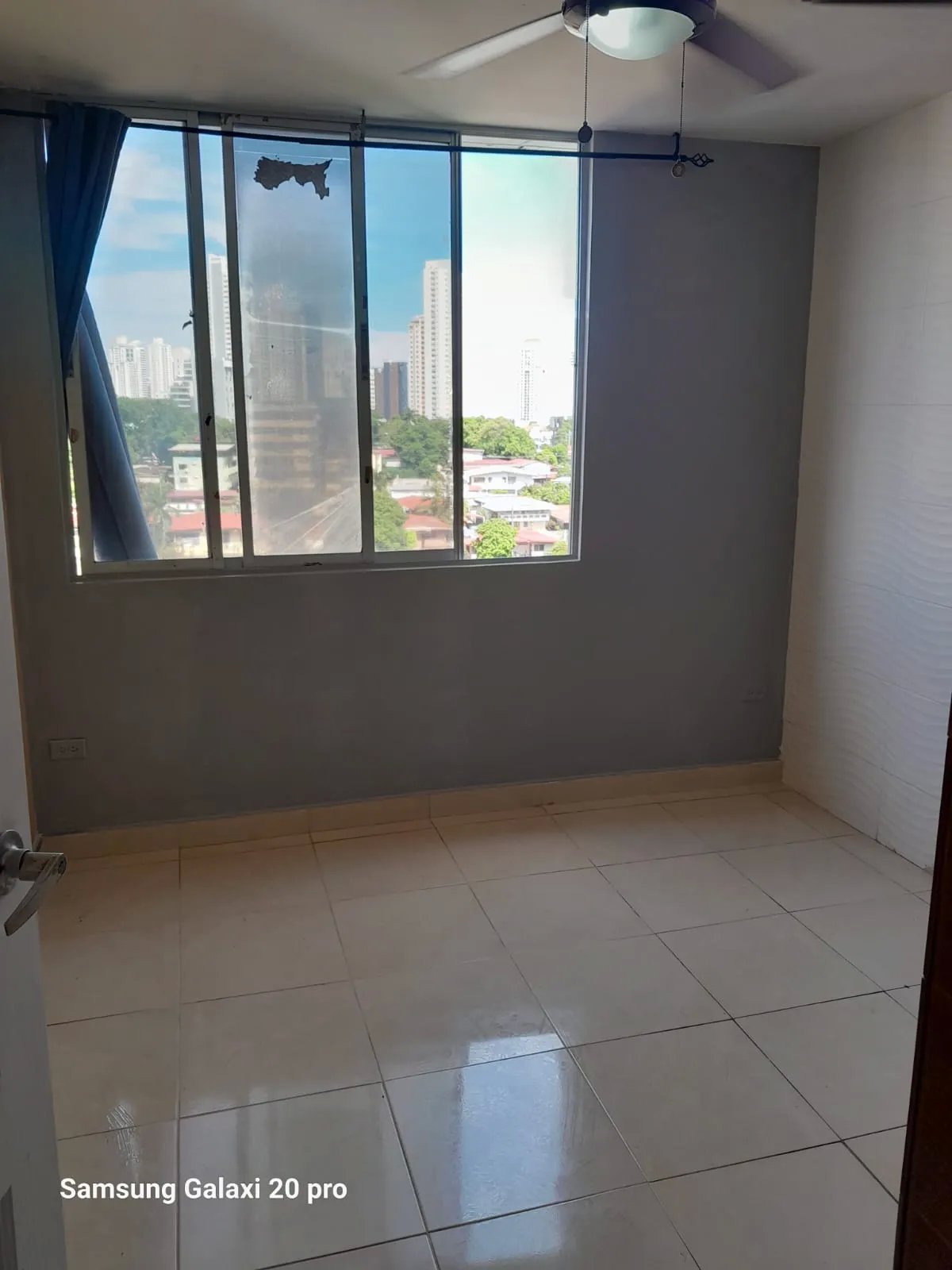 Apartment For Sale in Vía España