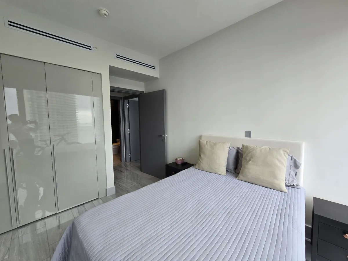 Apartment For Sale in Avenida Balboa