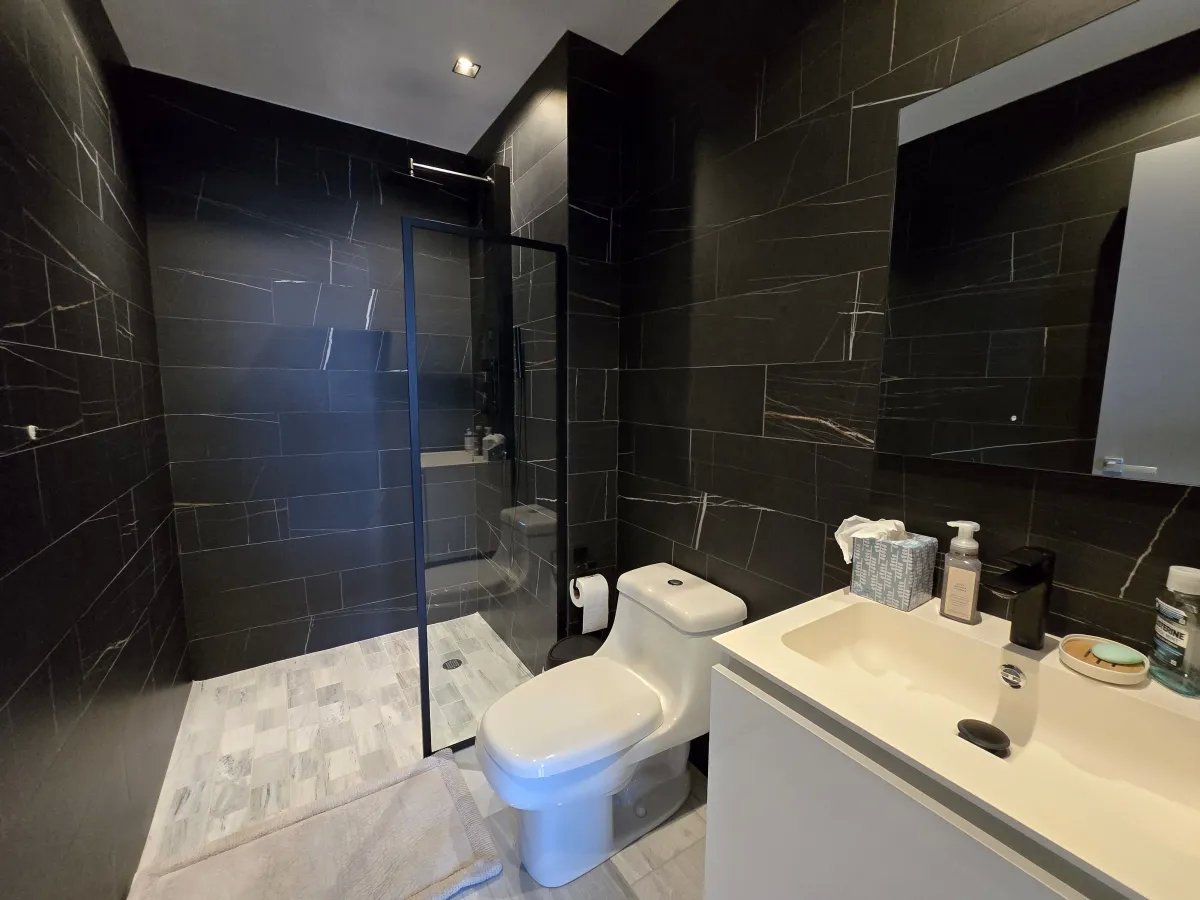 Apartment For Sale in Avenida Balboa