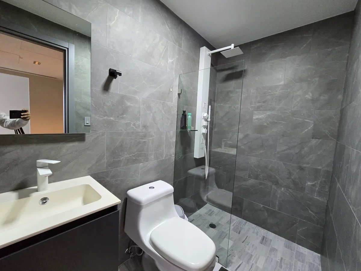 Apartment For Sale in Avenida Balboa
