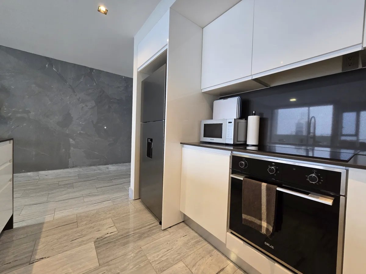 Apartment For Sale in Avenida Balboa