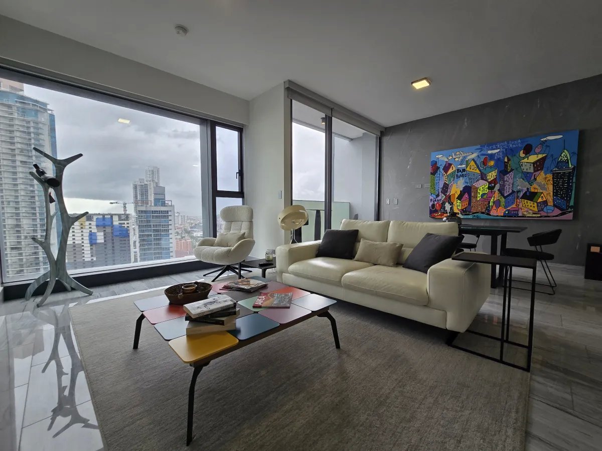 Apartment For Sale in Avenida Balboa