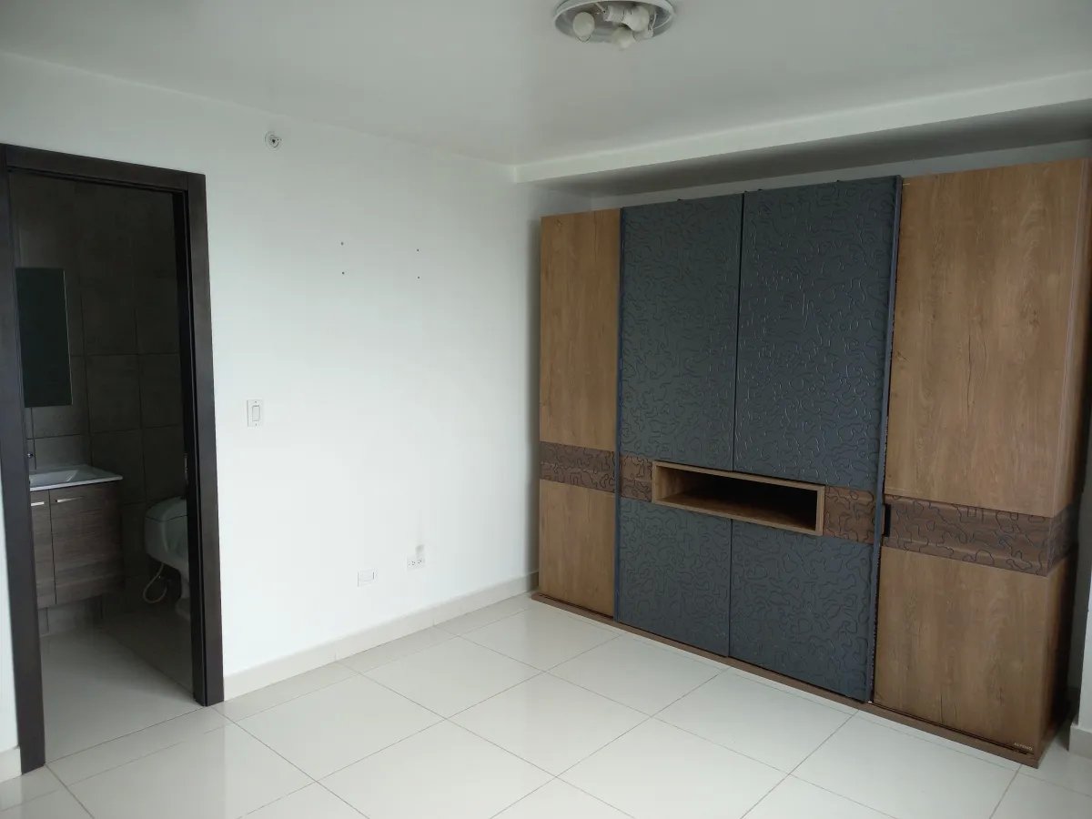 Venta de Apartamento Reposeído - PH Midpark, Carrasquilla