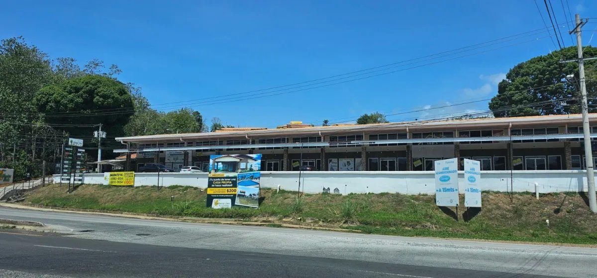 Se vende mall comercial de oficinas, Chorrera