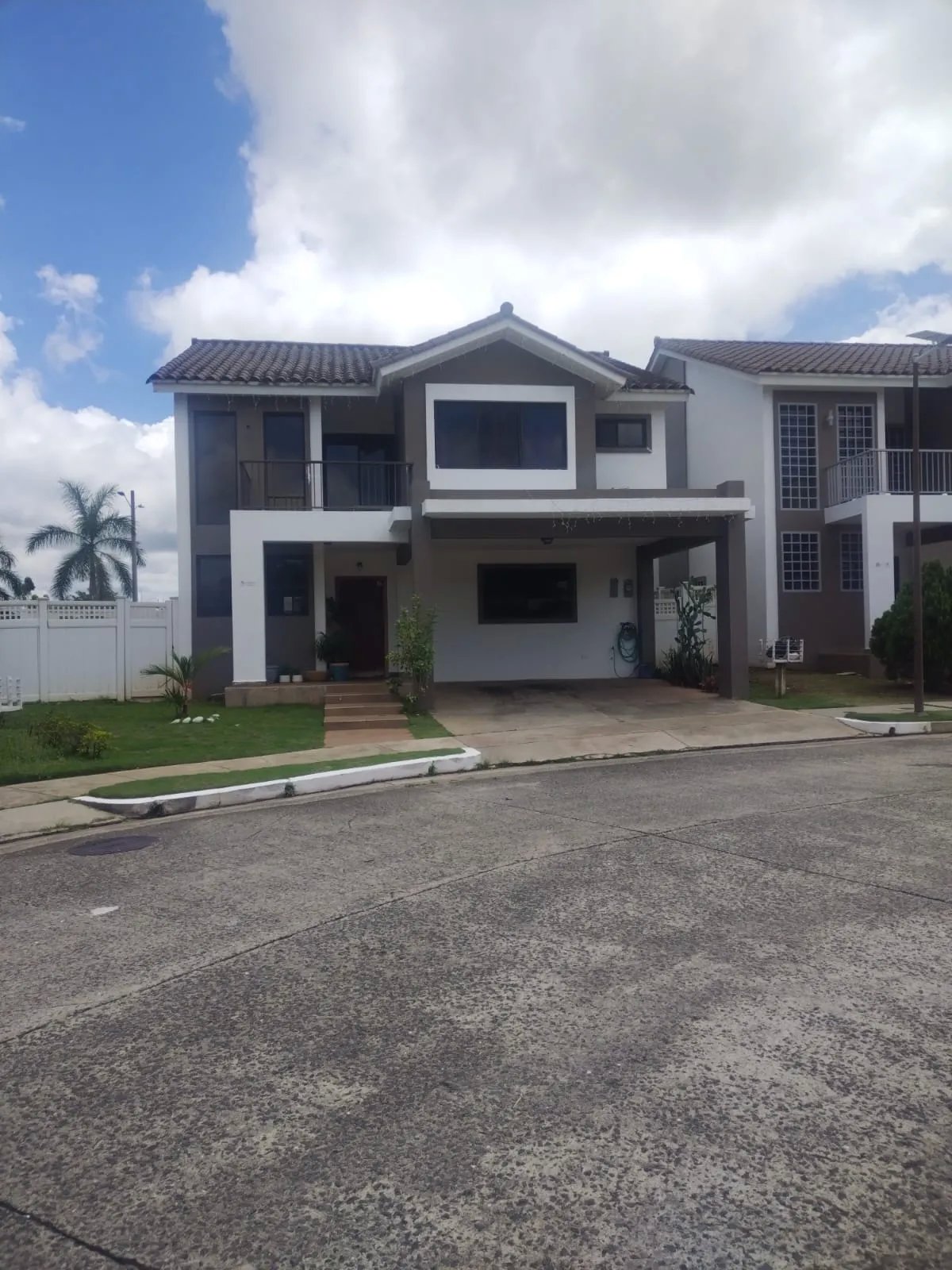 Se vende casa en PH Olimpus, Brisas del Golf