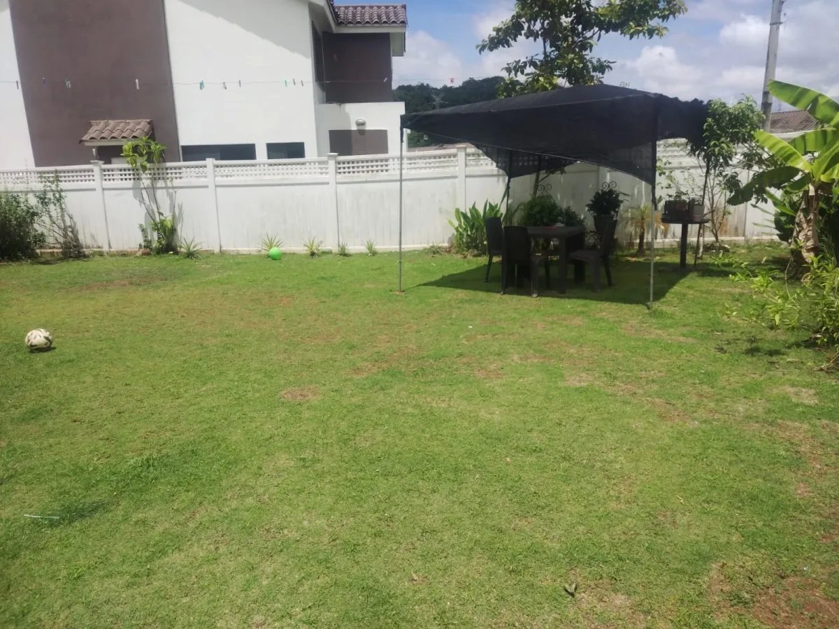 Se vende casa en PH Olimpus, Brisas del Golf